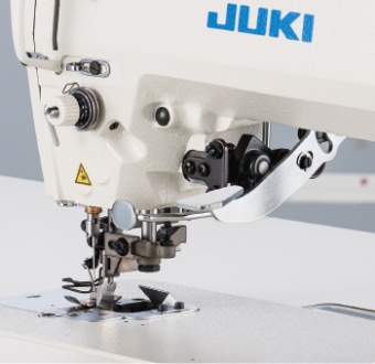 Одноигольная прямострочная швейная машина JUKI DLM-5400NDD-7