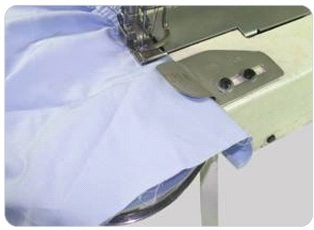 Приспособление UMA-86 для подачи с натяжением резины во внутрь шва и подгибом ткани