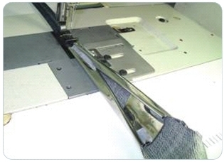 Приспособление UMA-127 для ассиметричного сложения ленты или бейки в чистый край, шлевка/лампас