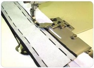 Приспособление UMA-117-A с регулированием для подгибки и пришивания корсажа к поясу брюк