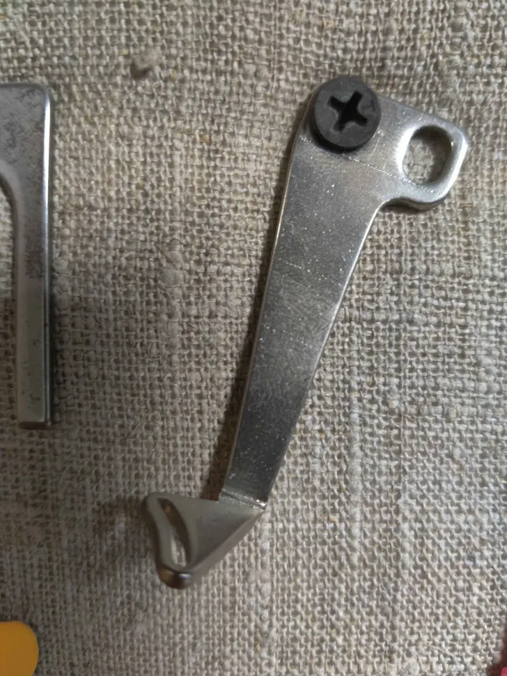 Держатель (рычаг) раскладчика 45-923 для плоскошовных машин, Тайвань