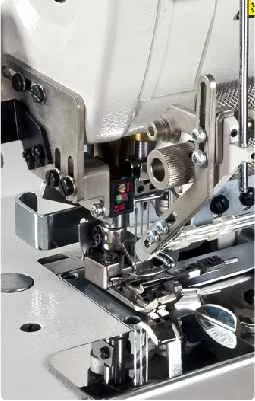 Трехигольная плоскошовная швейная машина Siruba F007KD-W222-356/FQ