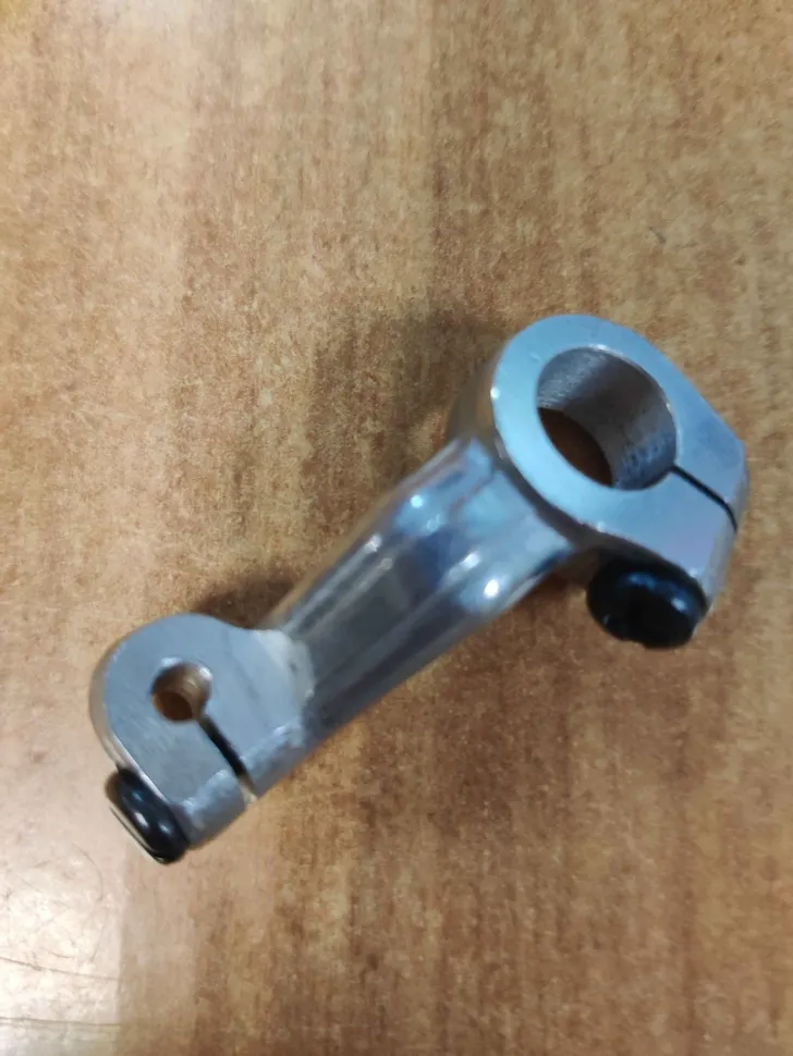 Рычаг MH43 раскладчика для плоскошовных машин Siruba, Siruba