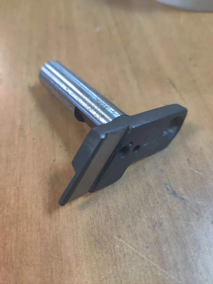 Держатель KR27 нижнего ножа для оверлоков Siruba, Siruba