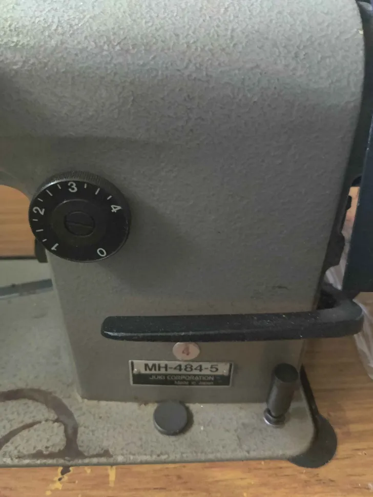 Одноигольная швейная машина цепного стежка Juki MH-484-5