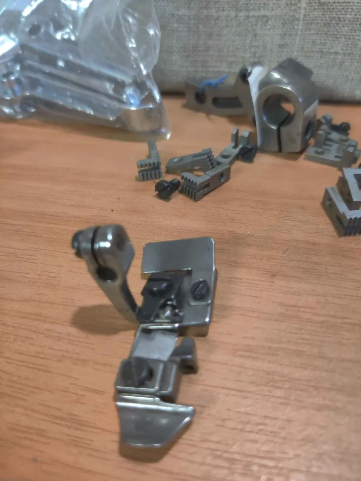 Лапка 2107084 для оверлоков Yamato, Тайвань